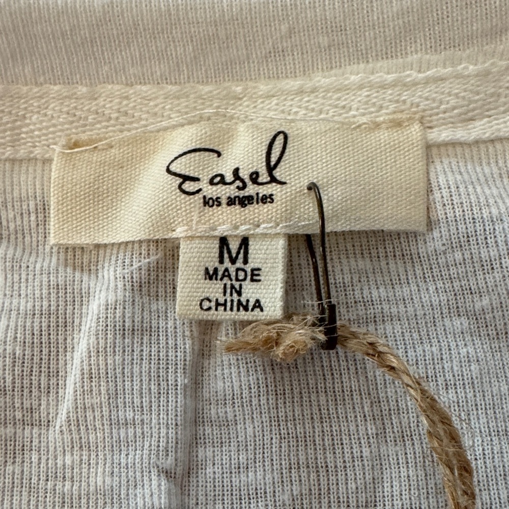 NWT! Easel Los Angeles Off White Short Sleeve Tshirt - Picture 3 of 9
